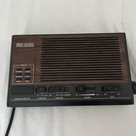 Sanyo RM6200 Vtg 1984 Dual Alarm  Red LED Digital Clock Radio Tested Woodgrain - Picture 5 of 8